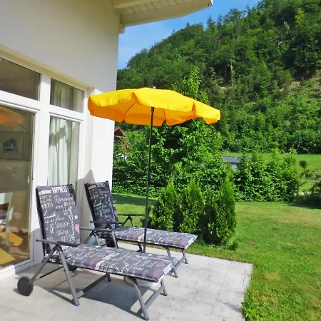 Сasa de vacaciones Flores, Oder Doppelzimmer, Im Grünen, 5 Gehminuten Ins Zentrum, Parkplatz, Zero Emissions Bad Ischl