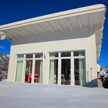 Grünes Flores: Oasis With Zero Emissions * Bad Ischl